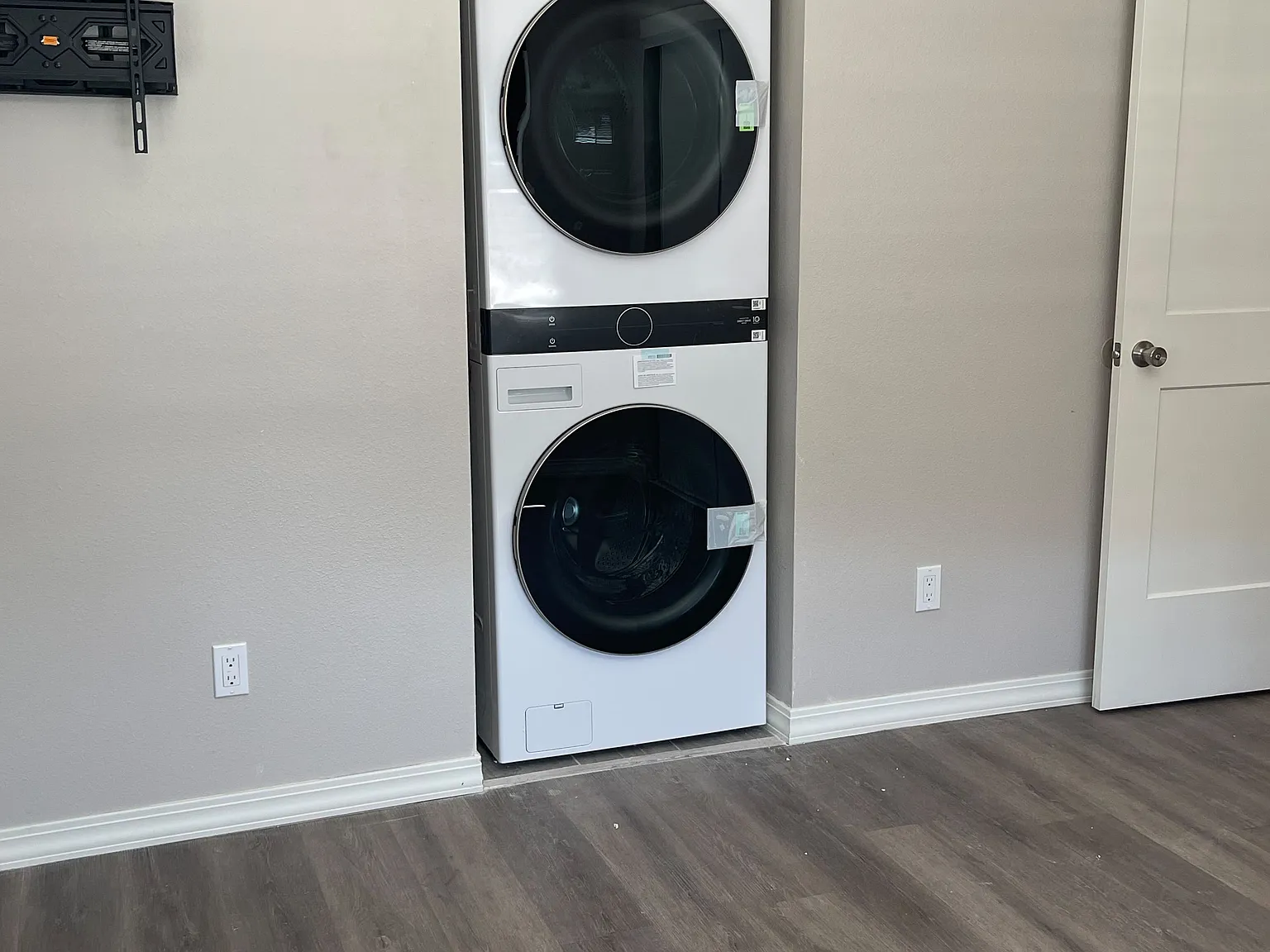 1 bed, 408 sqft, $2,200 — Photo 2