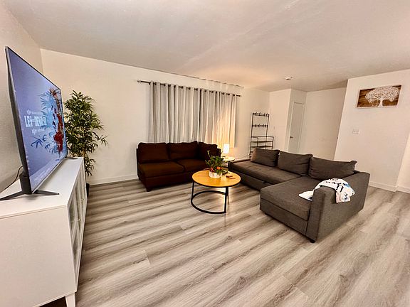 5th image of 146 W Glendon Way APT B