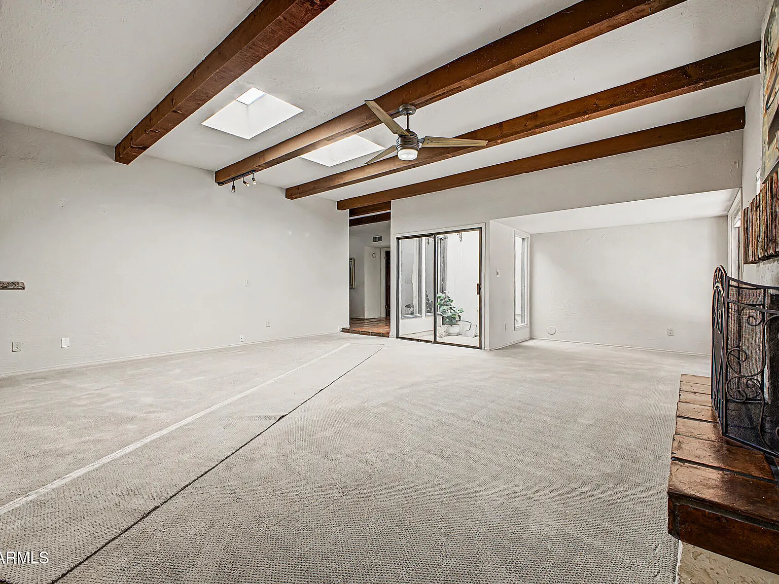 4 bed, 2.0 bath, 2859 sqft, $2,600 — Photo 3
