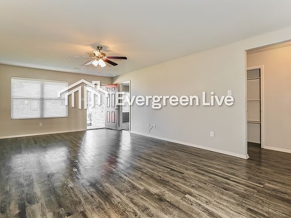 4th image of 101 Westwood Dr