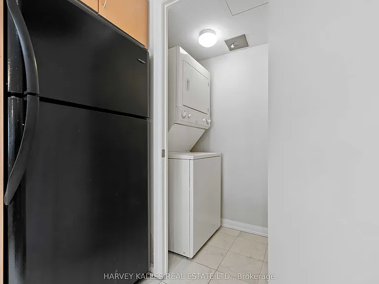 18 Beverley St #416 — Photo 21
