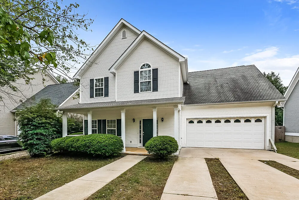 4 bed, 2.5 bath, 1839 sqft, $2,215 — Photo 1