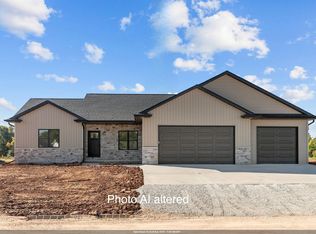 W5765 Roundstone Pl, Menasha, WI 54952