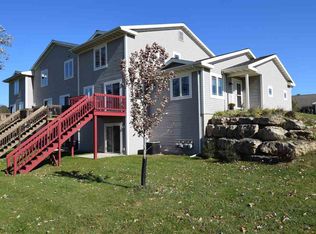 2008 Fawn Valley Dr, Reedsburg, WI 53959