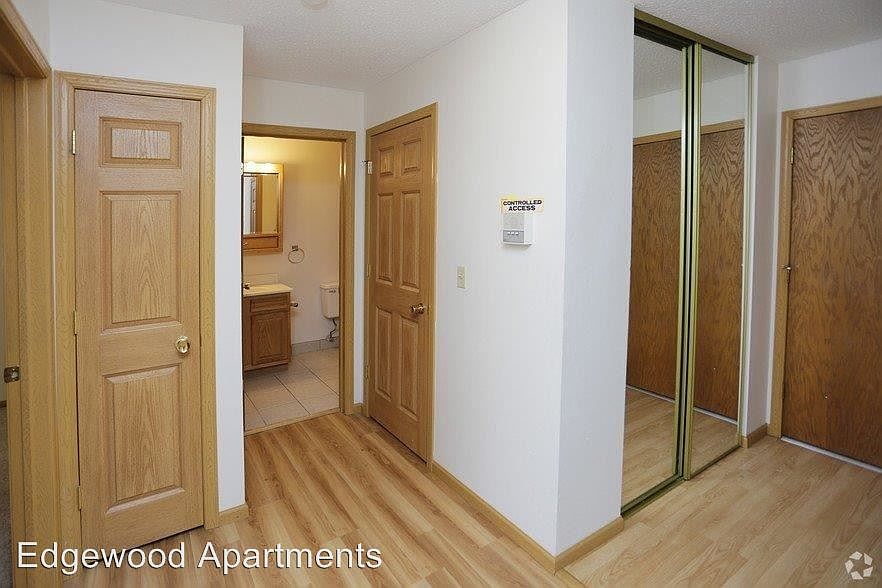 2nd image of 607 Kenwood Ave APT 106