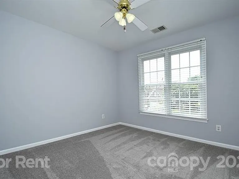 10402 Friarsgate Rd — Photo 10
