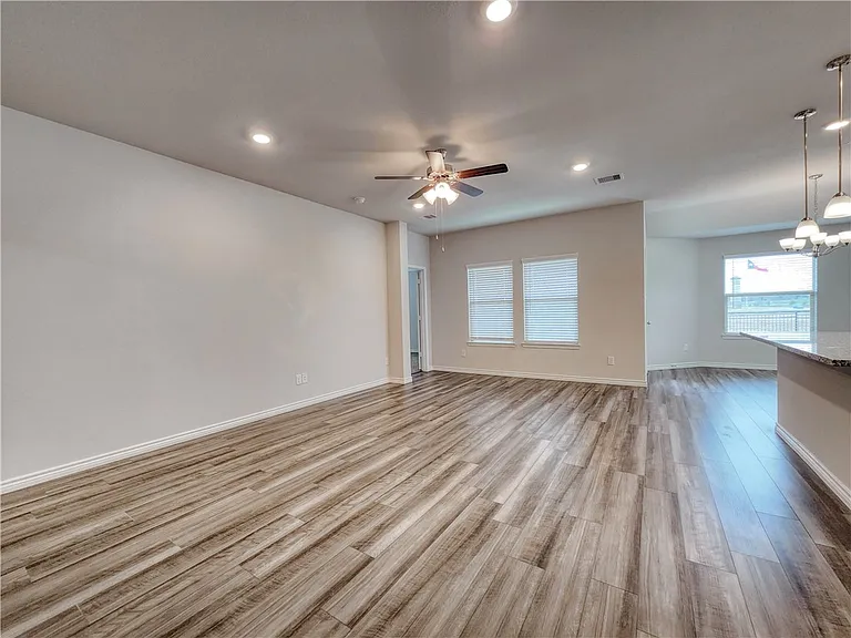 6130 Darlington Ave — Photo 9