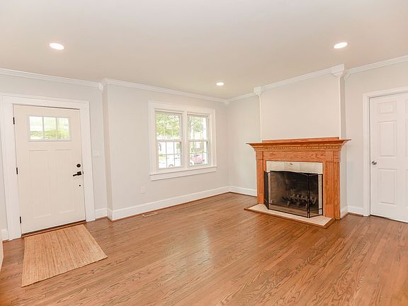 3rd image of 148 W Bayview Blvd