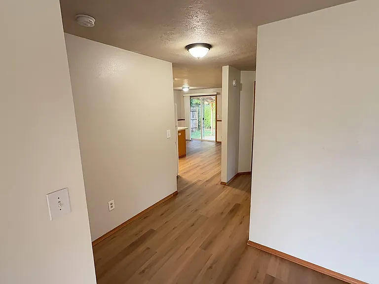 4449 Samantha Ct NE — Photo 16
