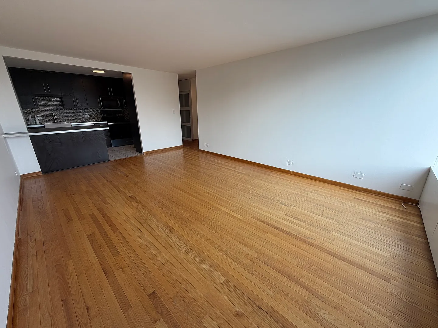 1 bed, 750 sqft, $2,400 — Photo 2