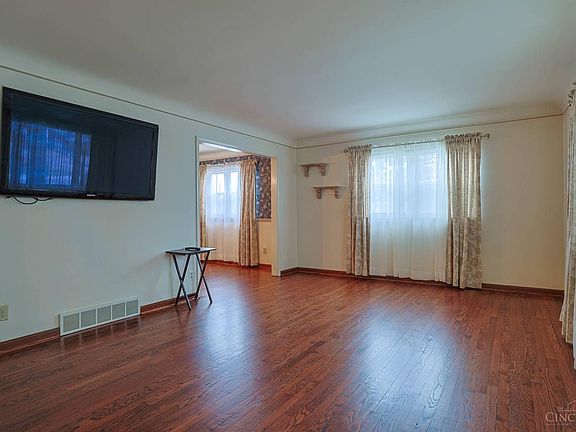 5th image of 9606 Millbrook Dr