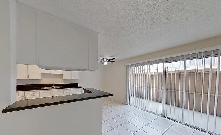 Lotus Gardens Apartments — Photo 14