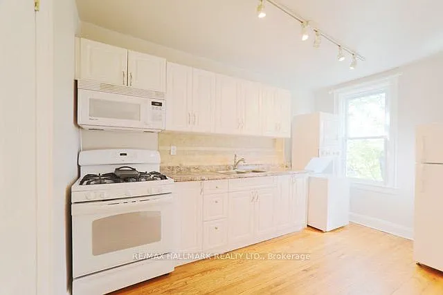 1481 Queen St E #UPPER — Photo 8