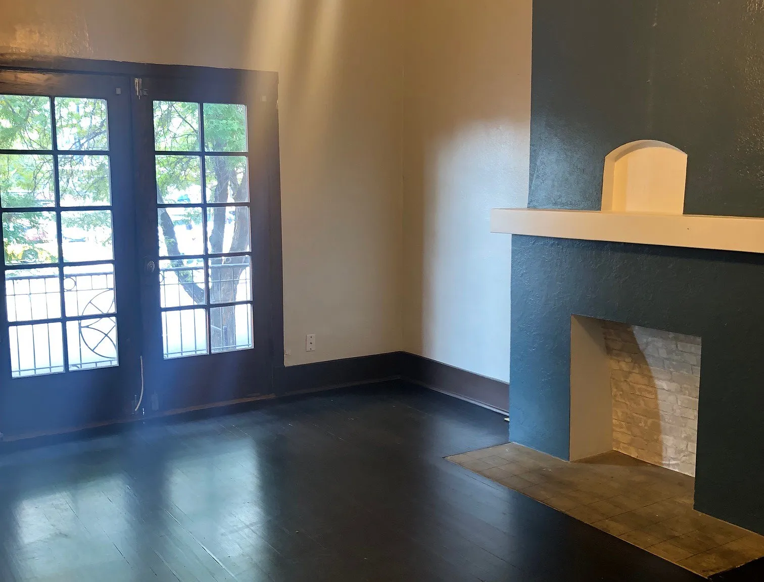 Spacious Updated One Bedroom with a Balcony! — Photo 2