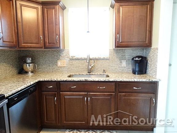 5th image of 2902 N Wilson Ave