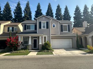 43 W Bohemia Ln, Clovis, CA 93619