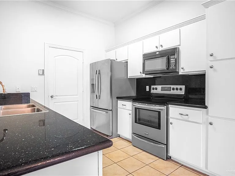 3316 Zoe Ave — Photo 4
