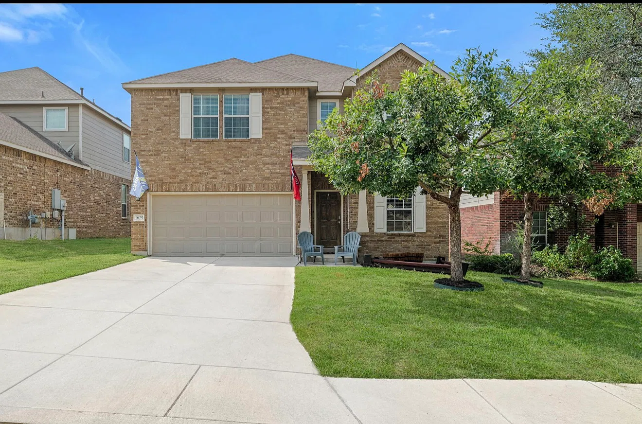 3 bed, 2329 sqft, $2,200 — Photo 2