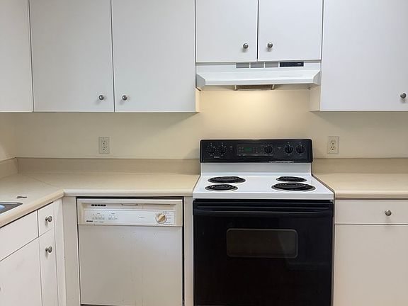 3rd image of 151 Winter Chase Ln