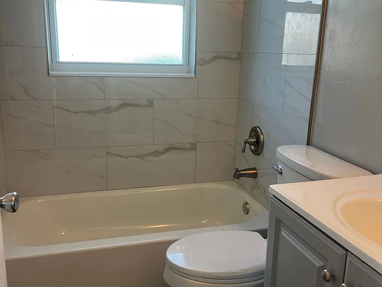 556 Briarwood Rd — Photo 12