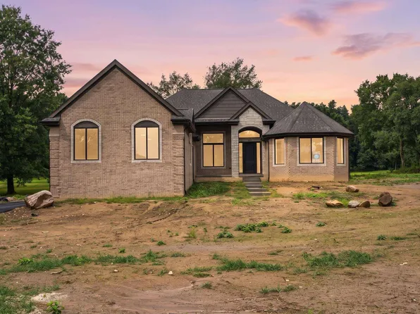 854 Hemlock Dr, Oxford, MI 48370