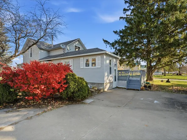 120 Green St, Center Point, IA 52213