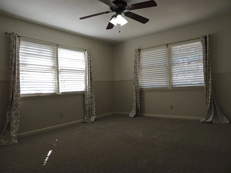 1305 Lawson Ave — Photo 22