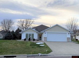 2207 Simon Ct, North Mankato, MN 56003