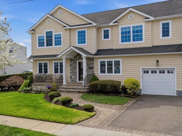192 N Chestnut Street, Massapequa, NY 11758