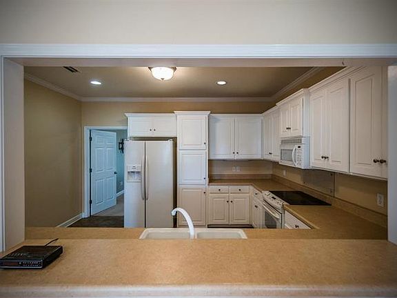 5th image of 178 Sweetwater Dr