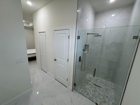 Walking Closet