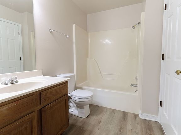 3rd image of 2316-2318 Hollyhock Ct
