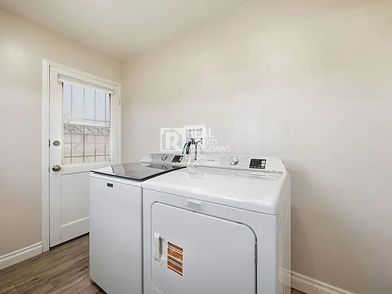 5082 Edinger Ave — Photo 19