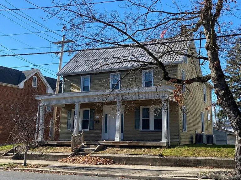 547 S 2nd St — Photo 2