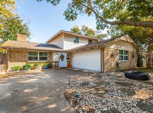 2416 Summer Place Dr, Irving, TX 75062