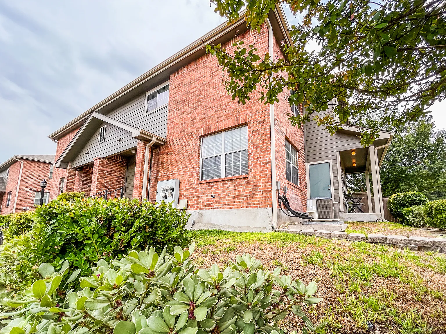 3 bed, 3.0 bath, 1477 sqft, $1,800 — Photo 3