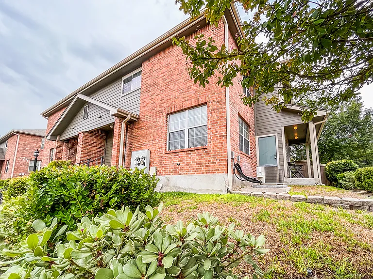 151 Chapel Hill Cir — Photo 3