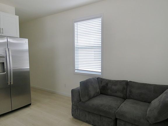 4th image of 340 Hemlock Cir