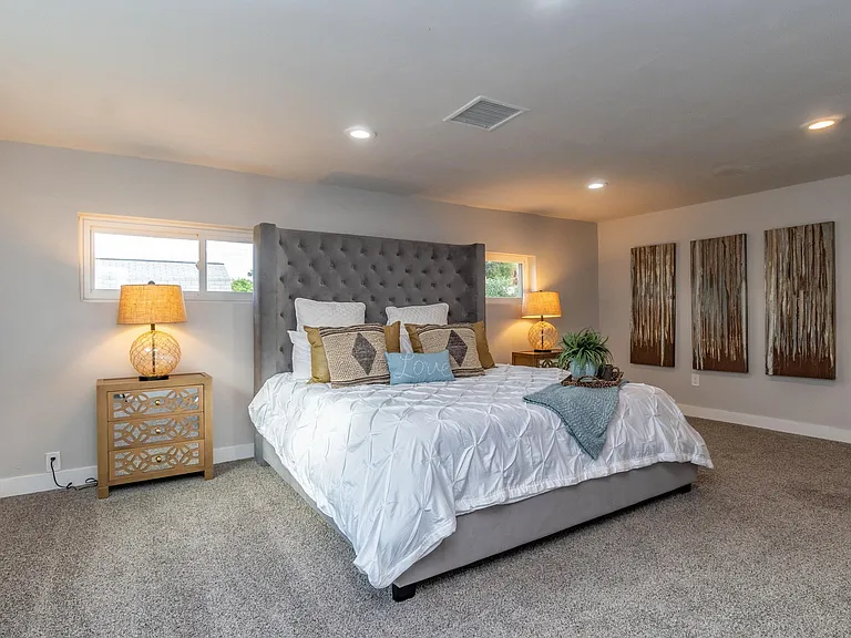 2514 E Indianola Ave — Photo 14