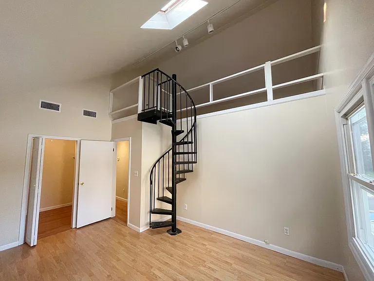 240 Grand Ave #2 — Photo 7