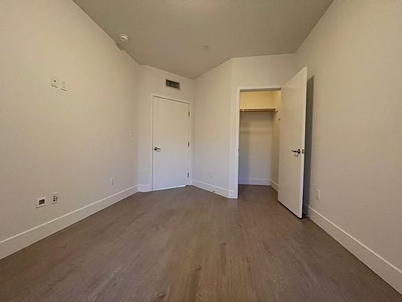 3rd image of 11305 Moorpark St #4