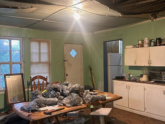 2nd image of 1554 Glover St