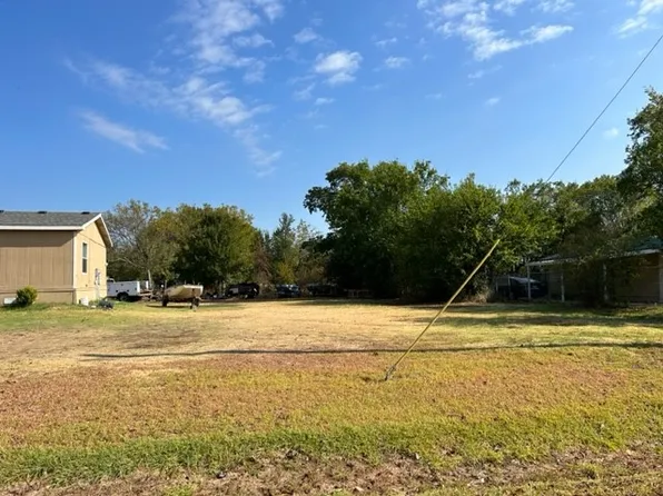 E Nowlin St, Mexia, TX 76667