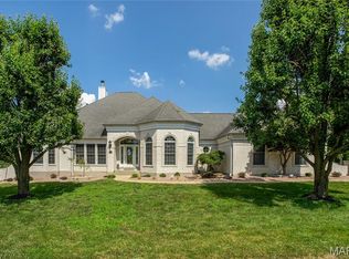 5087 Country Club Dr, High Ridge, MO 63049