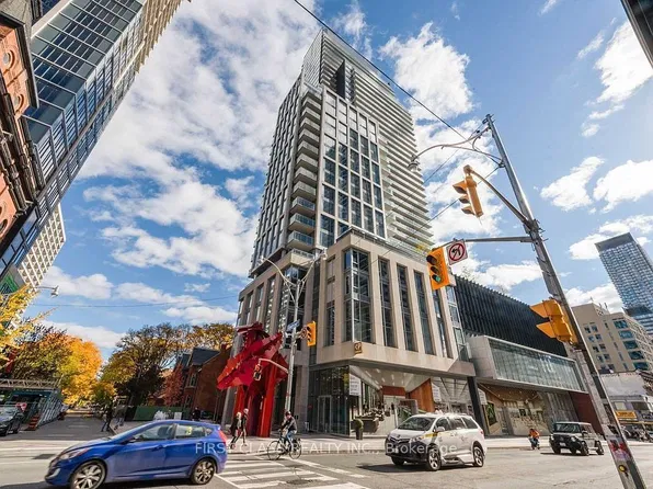 1 Gloucester St #915, Toronto, ON M4Y 1L8