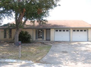 3414 Cobblestone Ln, Baytown, TX 77521