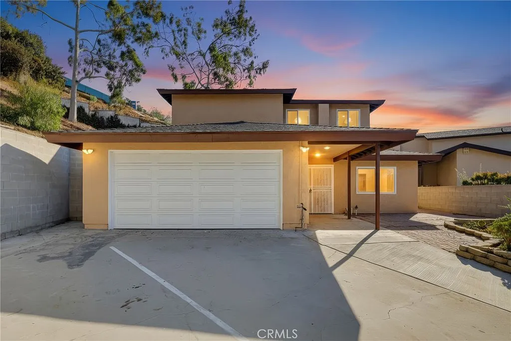 4 bed, 2915 sqft, $5,100 — Photo 2