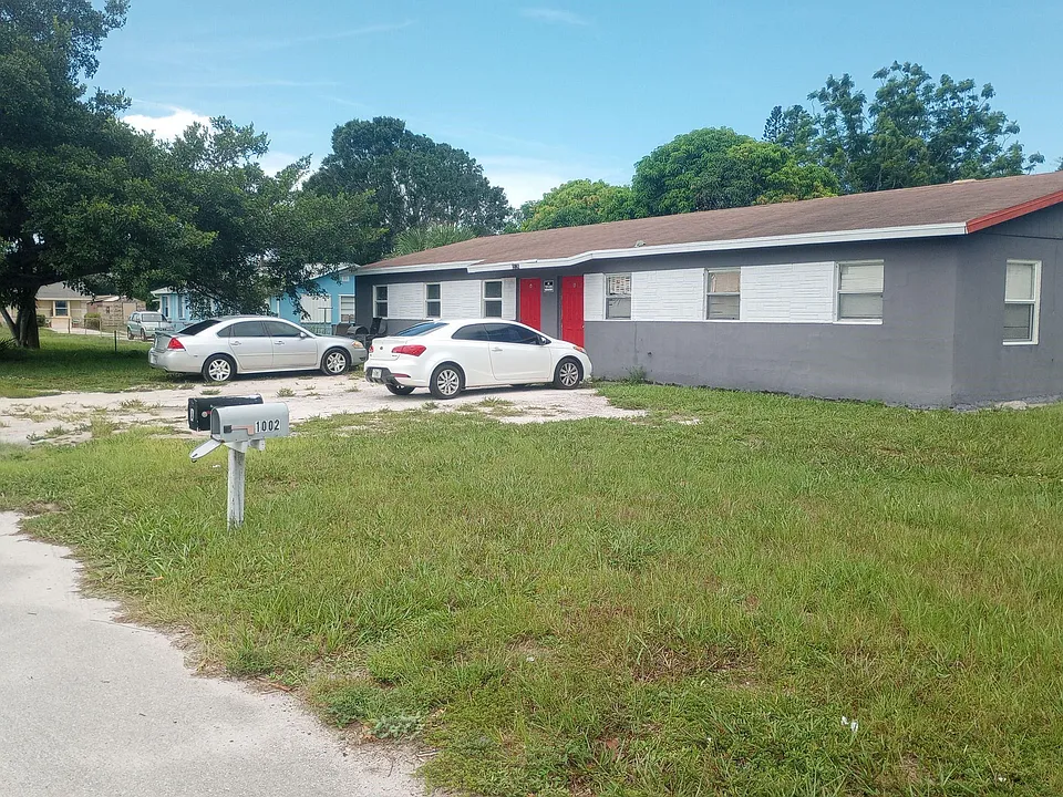 Building Photo 4