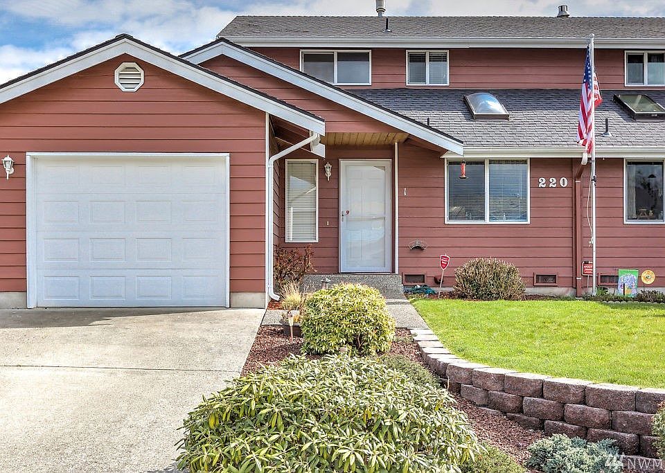 1st image of 220 NE Nunan Loop #1