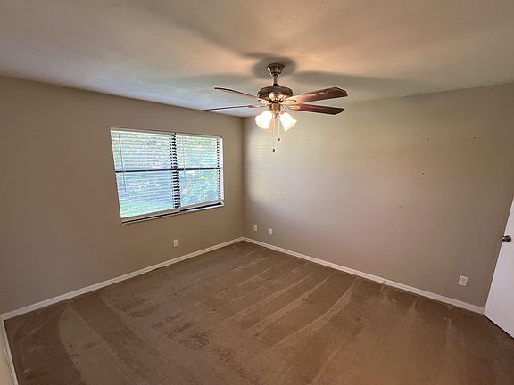 4th image of 8270 SE Camellia Drive